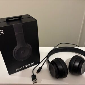 Beats by Dre Solo3 Wireless Over-Ear Headphones - Matte Black